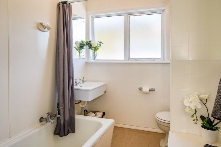 Photo of property in 209b Waddington Drive, Naenae, Lower Hutt, 5011