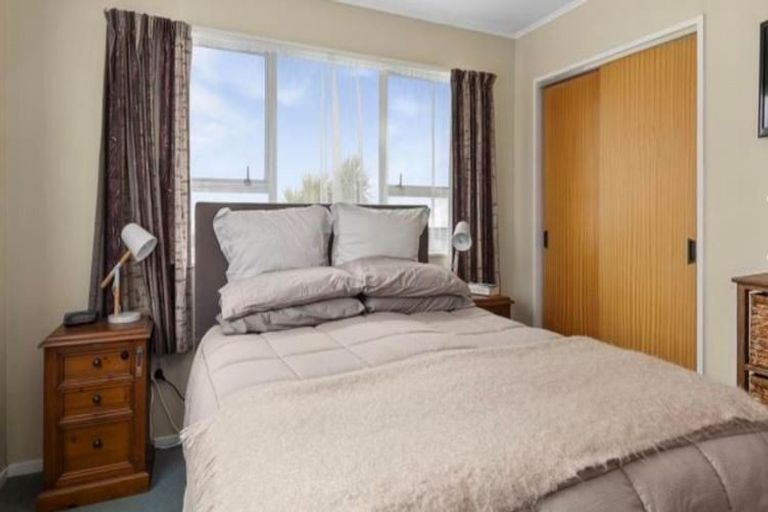 Photo of property in 6 Owaka Close, Kelson, Lower Hutt, 5010