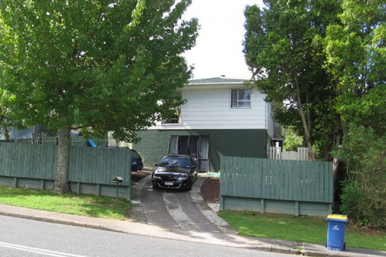 Photo of property in 38 Kemp Road, Massey, Auckland, 0614