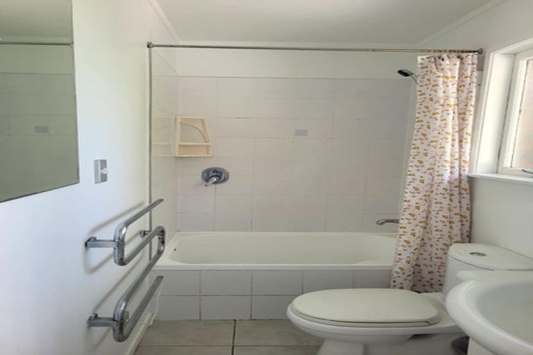 Photo of property in 3/20 Seaview Road, Castor Bay, Auckland, 0620