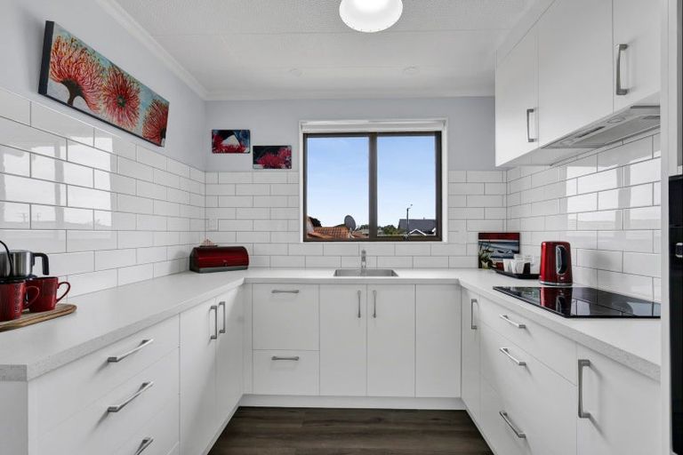 Photo of property in 19a Tukapa Street, Westown, New Plymouth, 4310