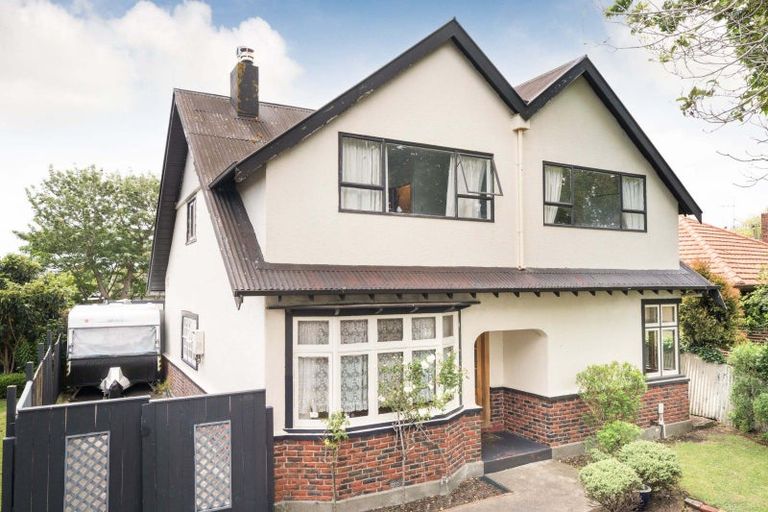 Photo of property in 61 Victoria Avenue, Palmerston North, 4410