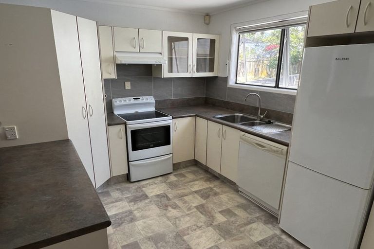 Photo of property in 27 Halberg Street, Glenfield, Auckland, 0629