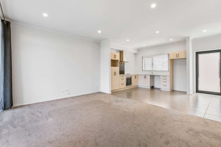 Photo of property in 2 Fermi Lane, Papakura, 2110