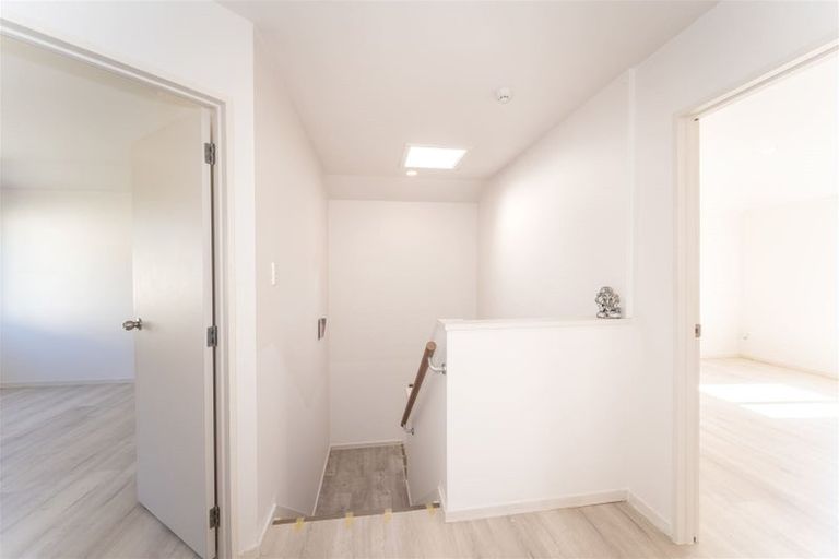 Photo of property in 5/2 Sunnydale Place, Oteha, Auckland, 0632