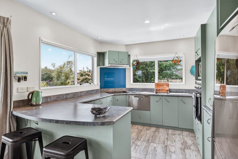 Photo of property in 2/35 Fairview Terrace, Waipahihi, Taupo, 3330
