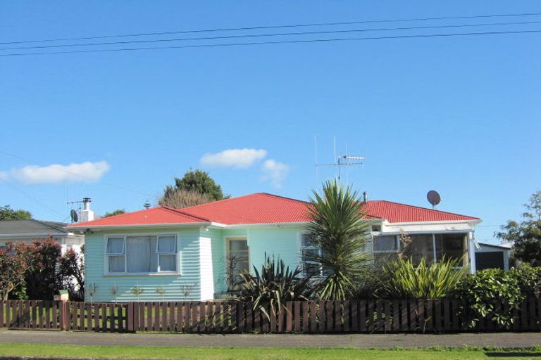 Photo of property in 23 Freyberg Street, Levin, 5510