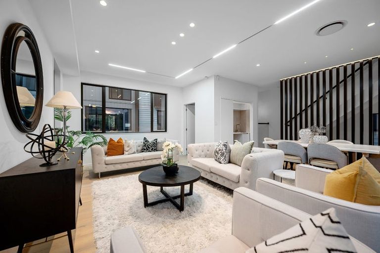 Photo of property in 2/1 Montana Avenue, Murrays Bay, Auckland, 0630