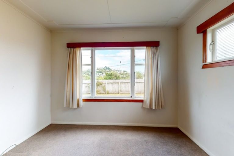 Photo of property in 26 Robert Street, Newlands, Wellington, 6037