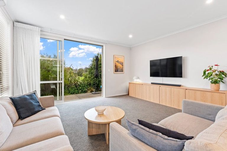 Photo of property in 6 Taitonga Lane, Stanmore Bay, Whangaparaoa, 0932
