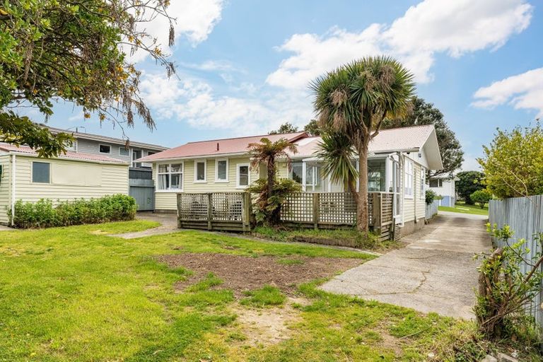 Photo of property in 421 Warspite Avenue, Ascot Park, Porirua, 5024