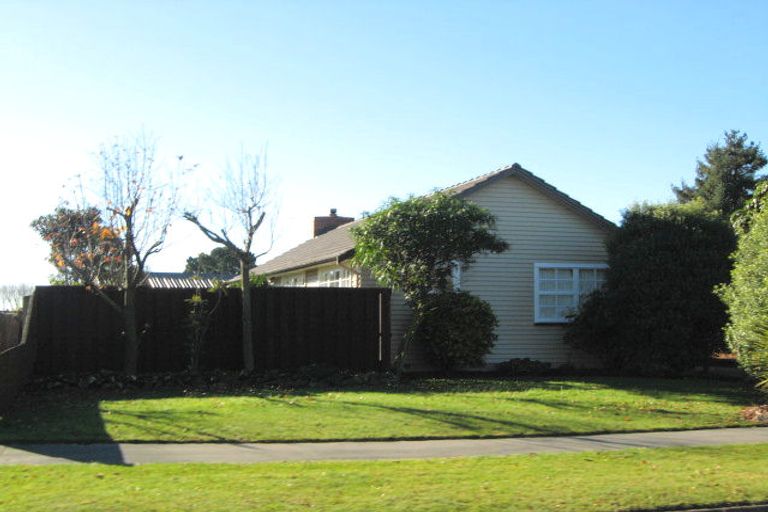 Photo of property in 48 Warren Crescent, Hillmorton, Christchurch, 8025