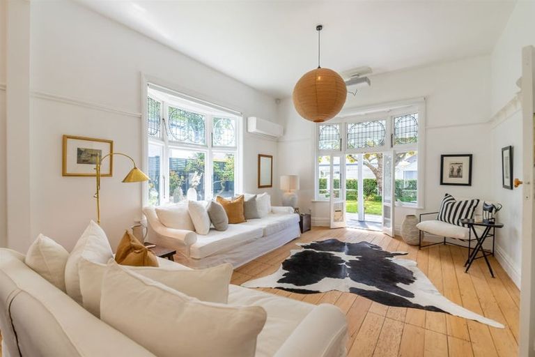 Photo of property in 80 Holly Road, St Albans, Christchurch, 8014