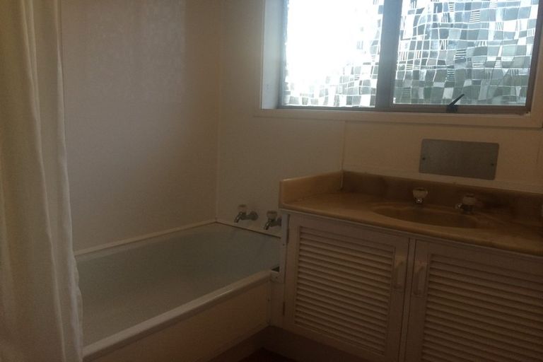 Photo of property in 1/533 Beach Road, Murrays Bay, Auckland, 0630