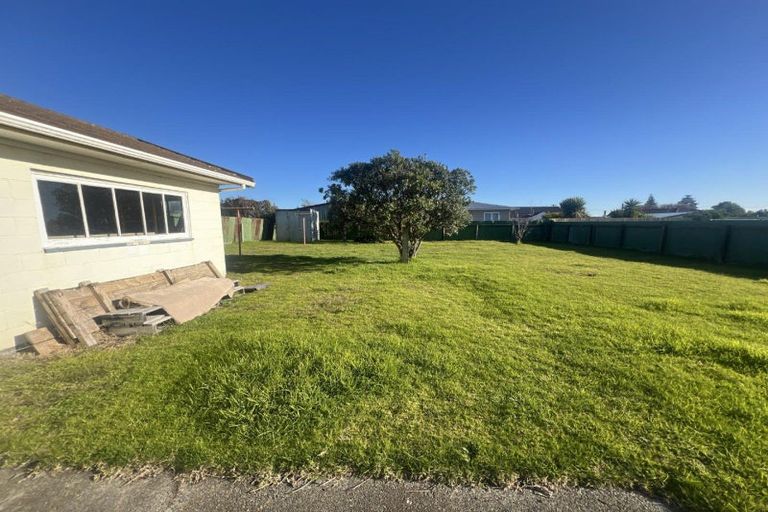 Photo of property in 15 Laird Street, Castlecliff, Whanganui, 4501