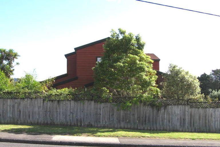 Photo of property in 3 Cleve Road, Green Bay, Auckland, 0604