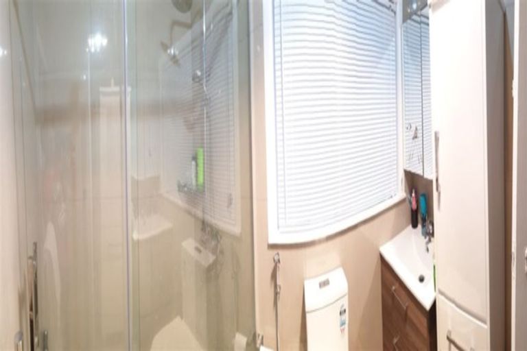 Photo of property in 5 Rosier Road, Glen Eden, Auckland, 0602