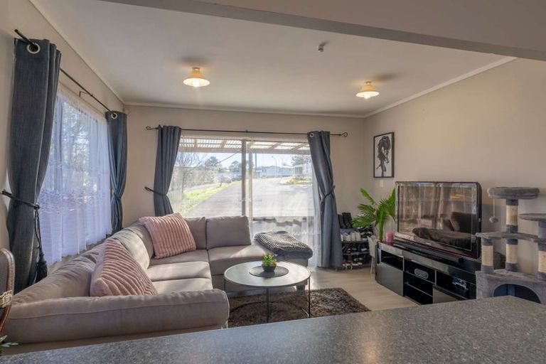 Photo of property in 23 Flaunty Place, West Harbour, Auckland, 0618