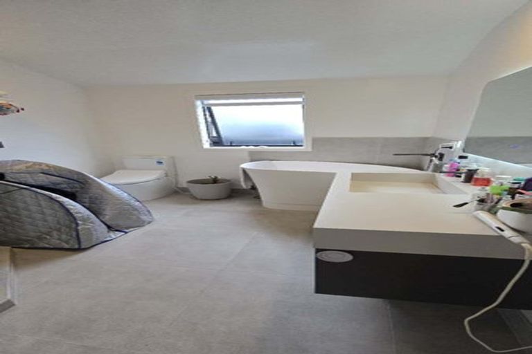 Photo of property in 15a Lyren Place, Half Moon Bay, Auckland, 2012
