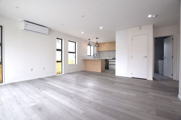 Photo of property in 62 Royal Road, Massey, Auckland, 0614