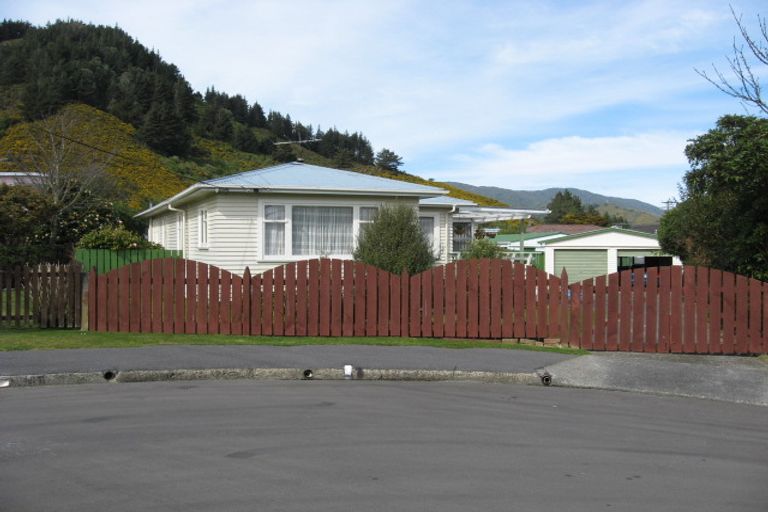 Photo of property in 8 Kim Street, Wainuiomata, Lower Hutt, 5014