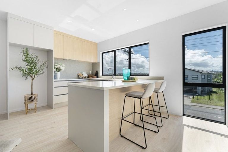 Photo of property in 14a River Road, Te Atatu Peninsula, Auckland, 0610