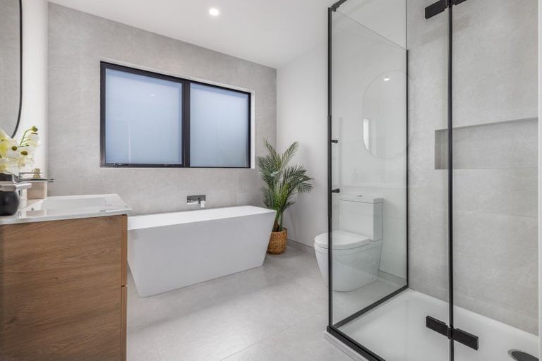 Photo of property in 6 Okupe Grove, Aotea, Porirua, 5024