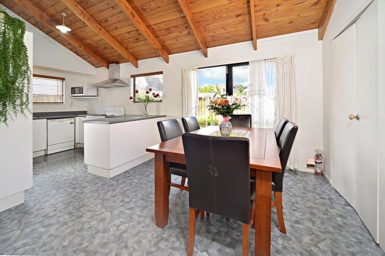 Photo of property in 1/170 Aviemore Drive, Highland Park, Auckland, 2010