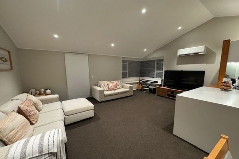Photo of property in 1/17 Fernwood Grove, Bayview, Auckland, 0629