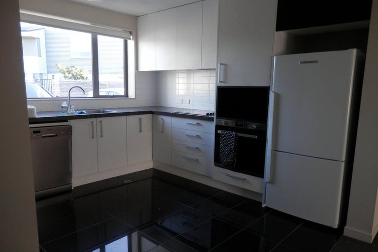 Photo of property in 2u9 Stone Street, Miramar, Wellington, 6022