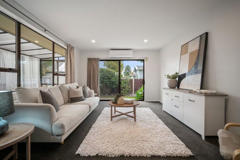 Photo of property in 32 Prestons Road, Redwood, Christchurch, 8051