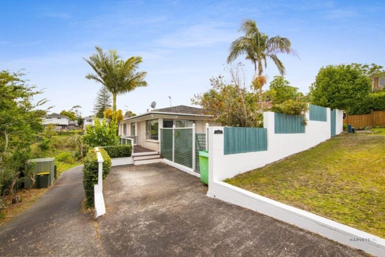 Photo of property in 1/15 Lancelot Place, Glenfield, Auckland, 0629