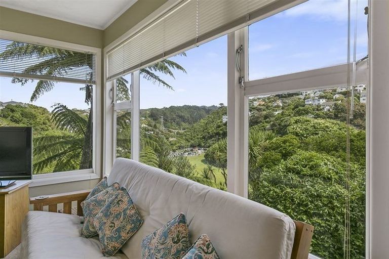 Photo of property in 18 Putnam Street, Northland, Wellington, 6012