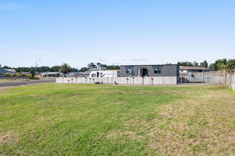 Photo of property in 1 Sandown Avenue, Himatangi Beach, Foxton, 4891