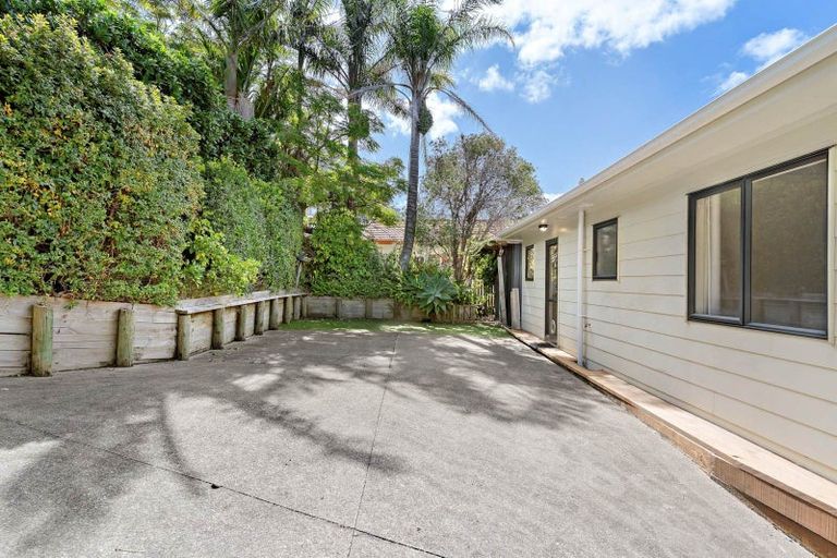 Photo of property in 899a East Coast Road, Northcross, Auckland, 0632