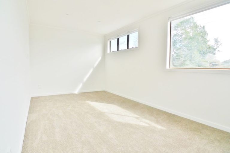 Photo of property in 192 Henderson Valley Road, Henderson, Auckland, 0612