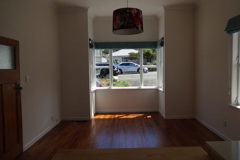 Photo of property in 73 Queens Drive, Lyall Bay, Wellington, 6022
