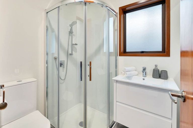 Photo of property in 86 Seaview Road, Glenfield, Auckland, 0629