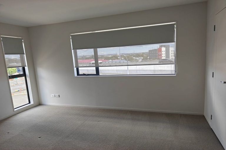 Photo of property in 2/16 William Roberts Road, Pakuranga, Auckland, 2010
