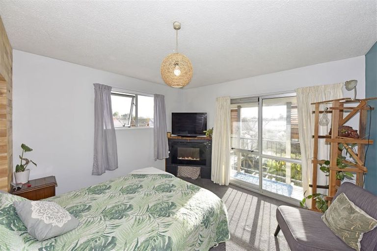 Photo of property in 16 Steadman Road, Broomfield, Christchurch, 8042