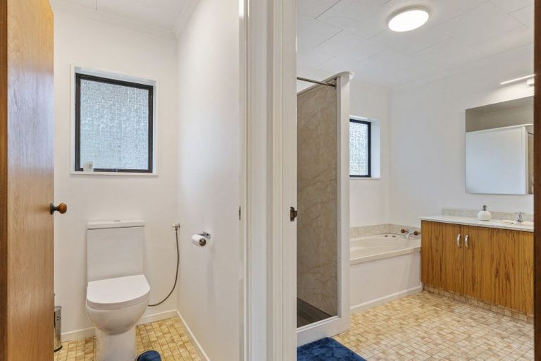 Photo of property in 2 Squire Place, Blagdon, New Plymouth, 4310