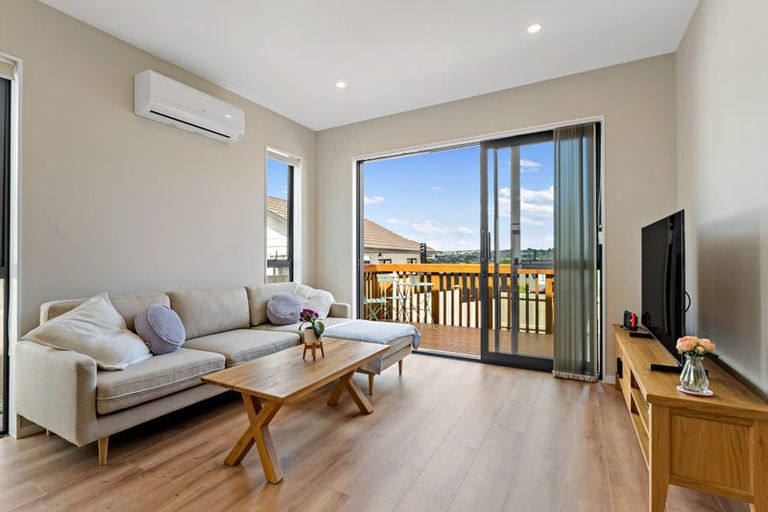 Photo of property in 50d Sandgate Avenue, Botany Downs, Auckland, 2010