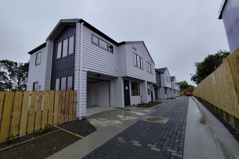 Photo of property in 76 Mcleod Road, Te Atatu South, Auckland, 0610