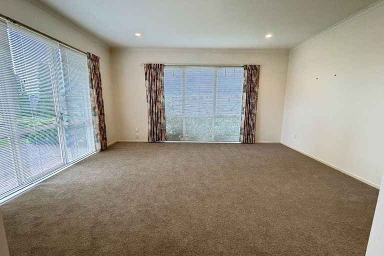 Photo of property in 8 Rosebay Rise, Henderson, Auckland, 0610