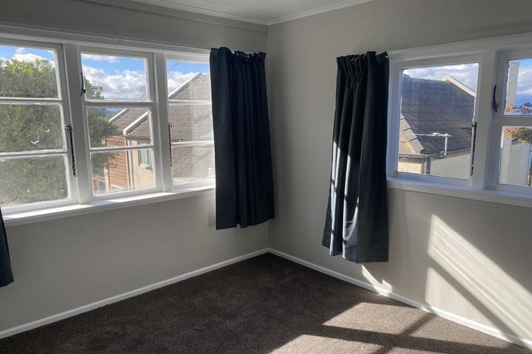 Photo of property in 94 Nicholson Road, Khandallah, Wellington, 6035