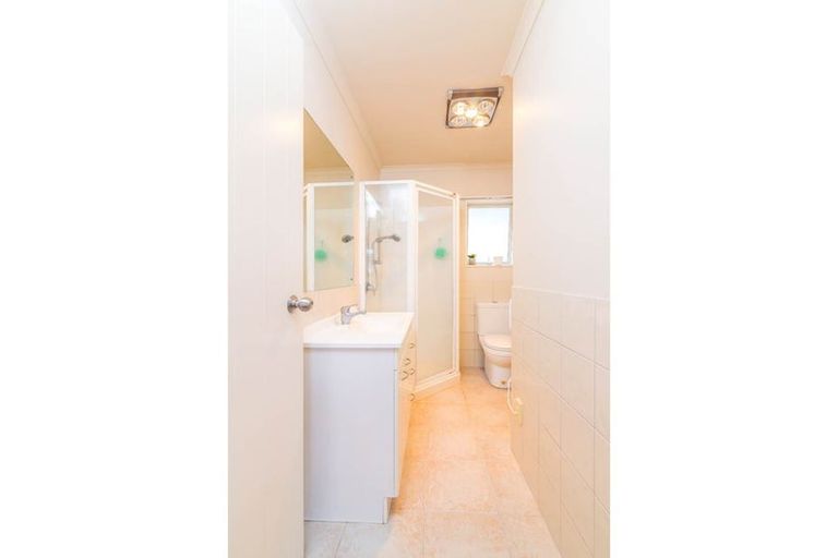 Photo of property in 24 Newry Close, East Tamaki Heights, Auckland, 2016