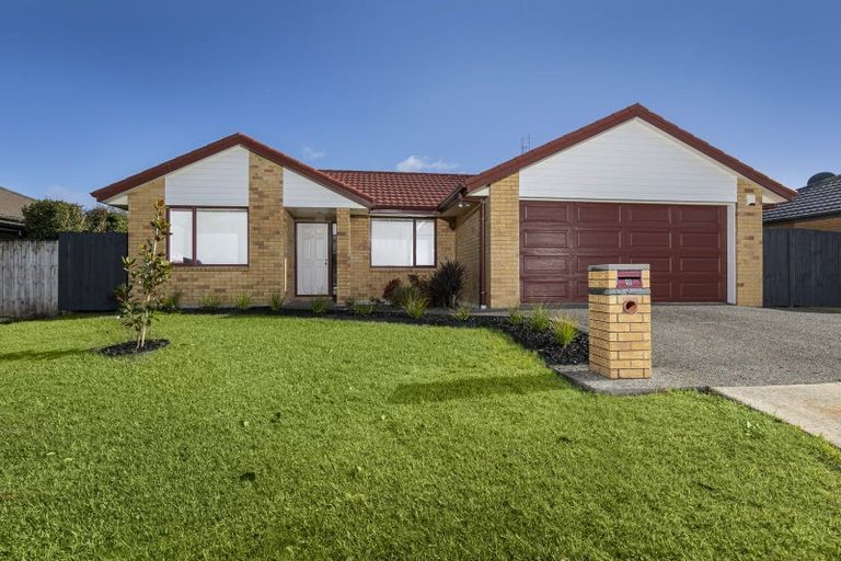 Photo of property in 10 Marbella Crescent, Oteha, Auckland, 0632