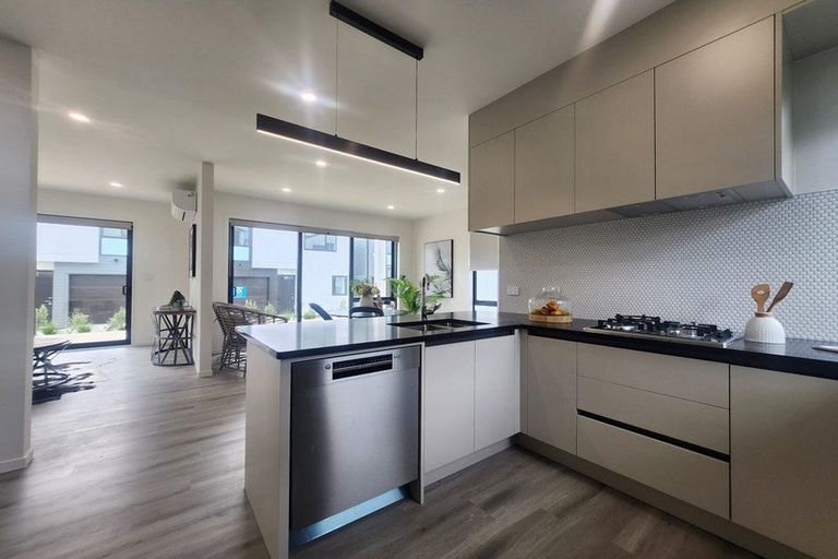 Photo of property in 15 Matterhorn Crescent, Northpark, Auckland, 2013
