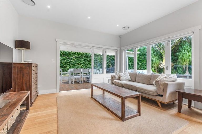 Photo of property in 136 Queen Street, Northcote Point, Auckland, 0627