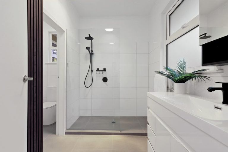 Photo of property in 2 Fairmount Road, Titirangi, Auckland, 0604